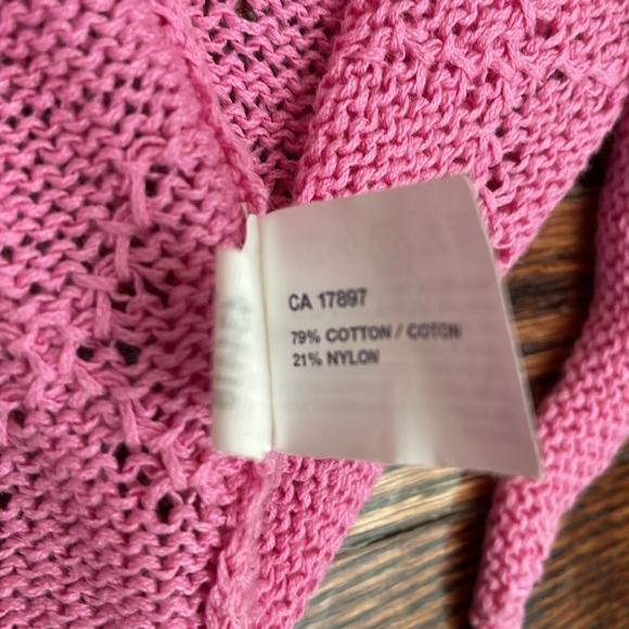 NWOT Women’s Gap size xs shrug w/sleeves. Beautiful pink shade. Ties in front. - Picture 3 of 7